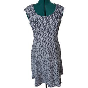 Chic Wave Pattern Mini Dress